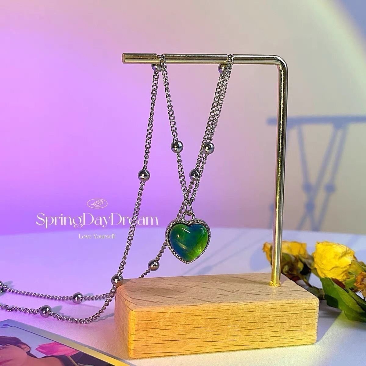 Change Color With Your Touch Instantly! Temperature-Sensitive Heart Necklace