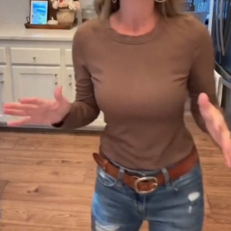 🔥Women's Solid Color Long Sleeve Round Neck Slim Top