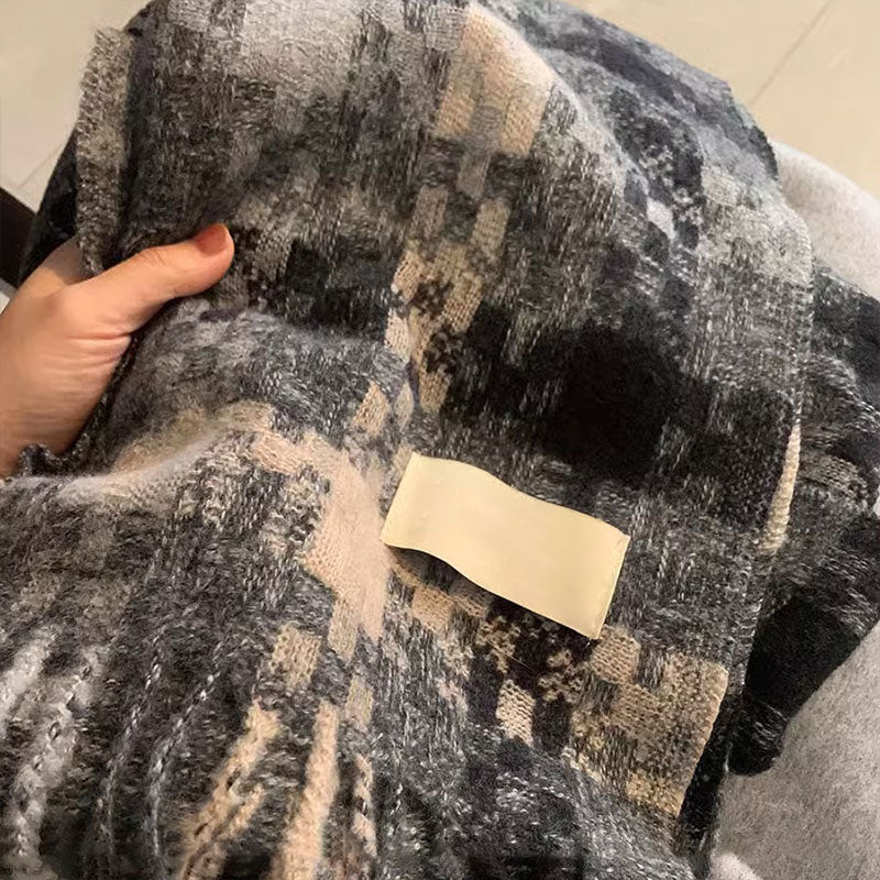 🔥2025 Hot Sale 50% OFF🔥Warm Trendy Scarf with Tassels and Plaid Pattern🧣
