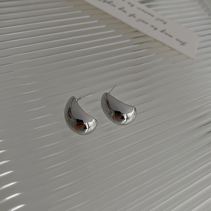 🔥Minimalist Bean-Shaped Stud Earrings