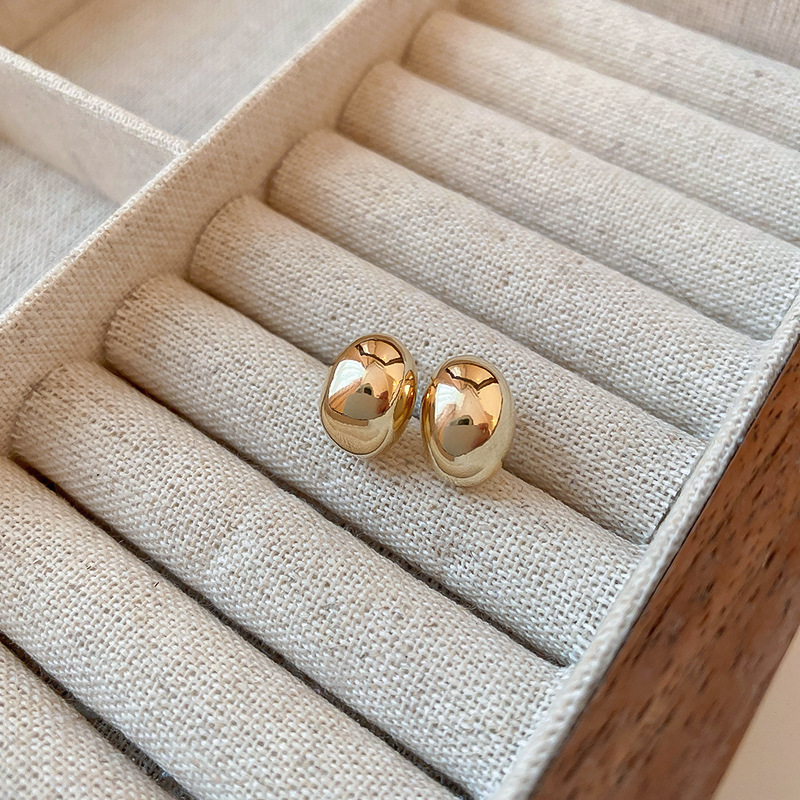 🔥Minimalist Bean-Shaped Stud Earrings