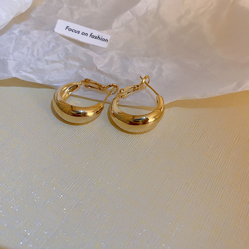 🔥Minimalist Bean-Shaped Stud Earrings