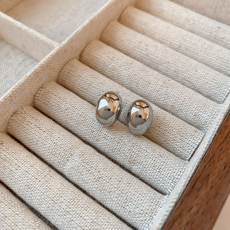 🔥Minimalist Bean-Shaped Stud Earrings