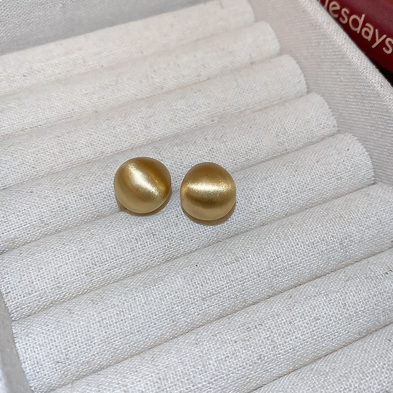 🔥Minimalist Bean-Shaped Stud Earrings