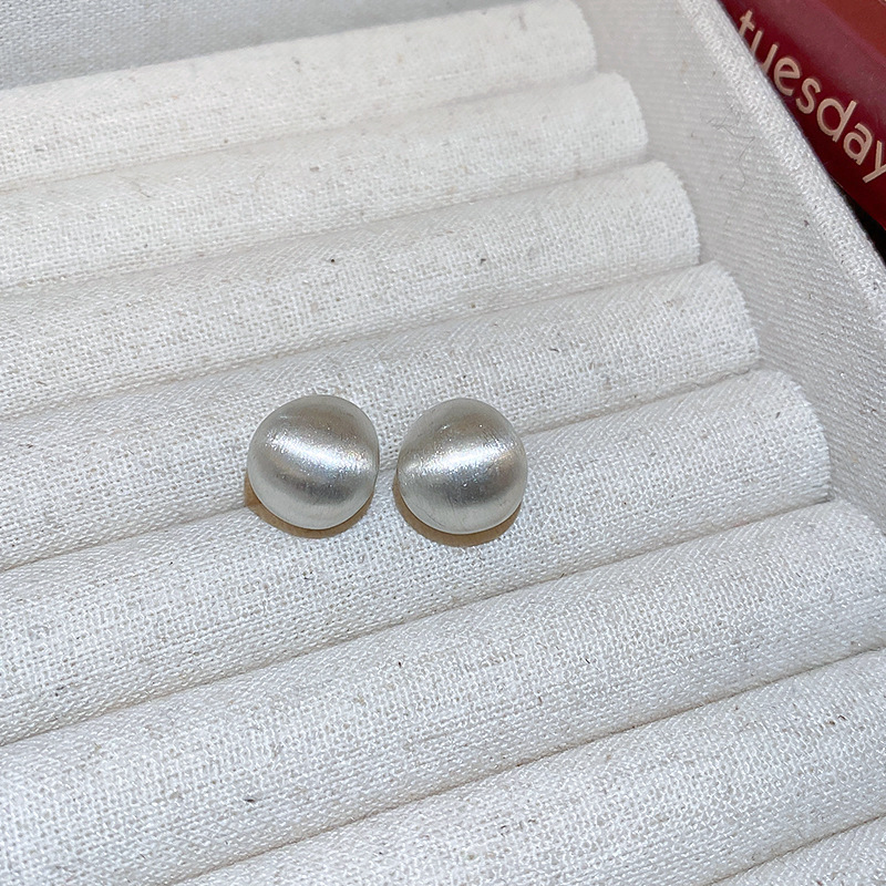 🔥Minimalist Bean-Shaped Stud Earrings