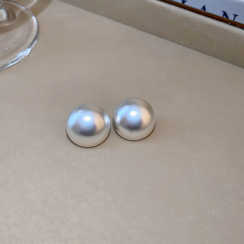 🔥Minimalist Bean-Shaped Stud Earrings