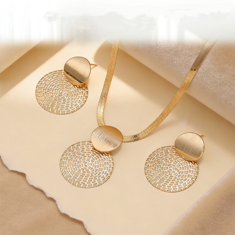 Elegant Geometric Jewelry Set – Gold-Plated Finish