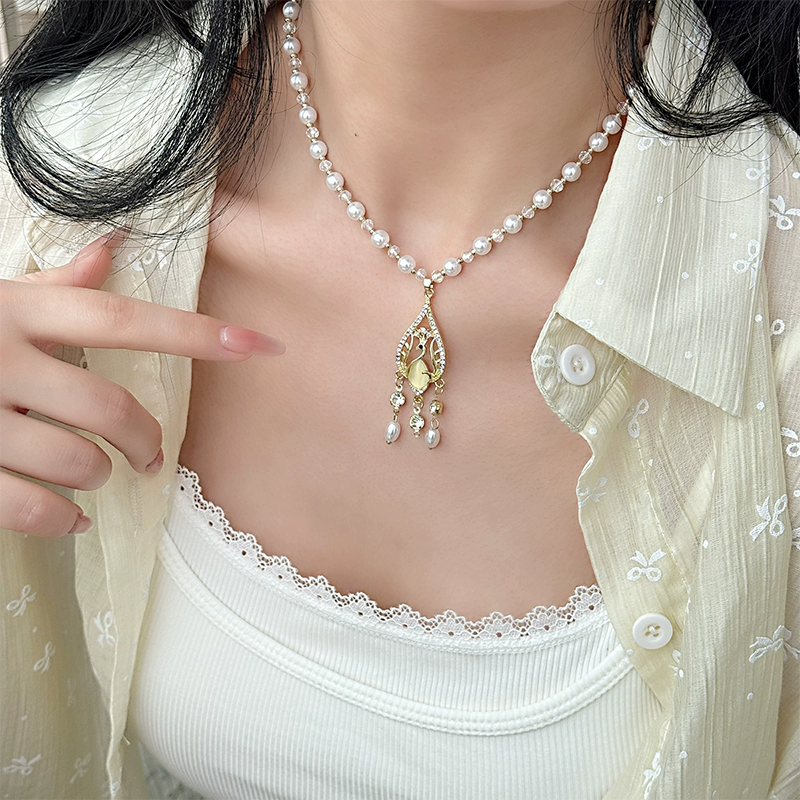 Elegant Peacock Pendant Faux Pearl Necklace