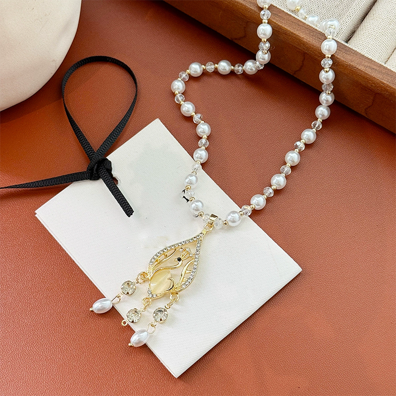 Elegant Peacock Pendant Faux Pearl Necklace