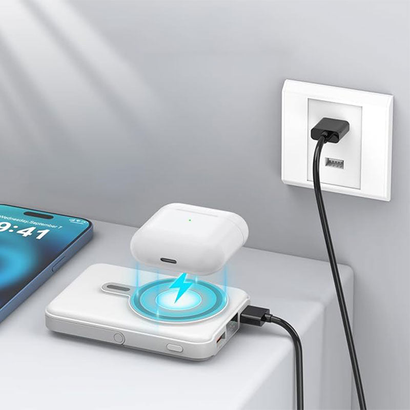 Magnetic Fast Charging Power Bank With Stand